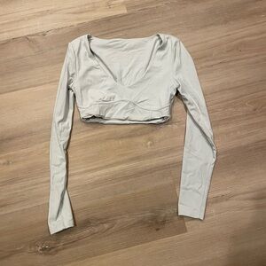 Lazuli Label XS Gray Long Sleeved V Neck Crop Top